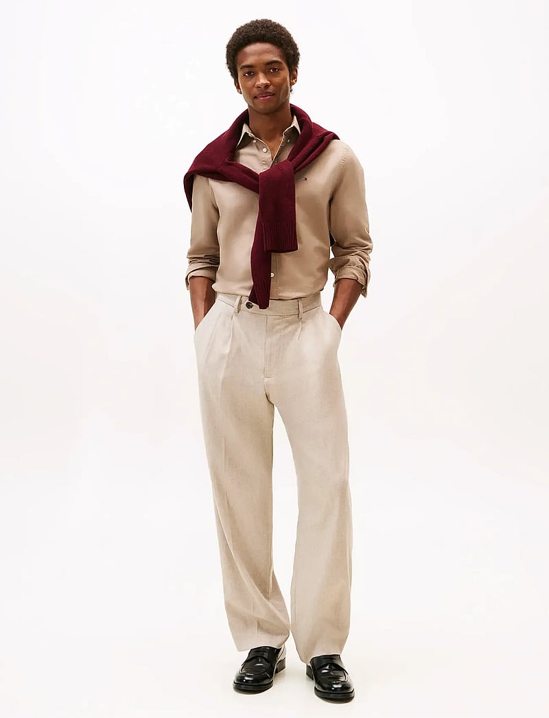 Tommy Hilfiger - SOLID HERITAGE OXFORD RF SHIRT - oxford-hemden - coastal taupe / coastal taupe solid - 2