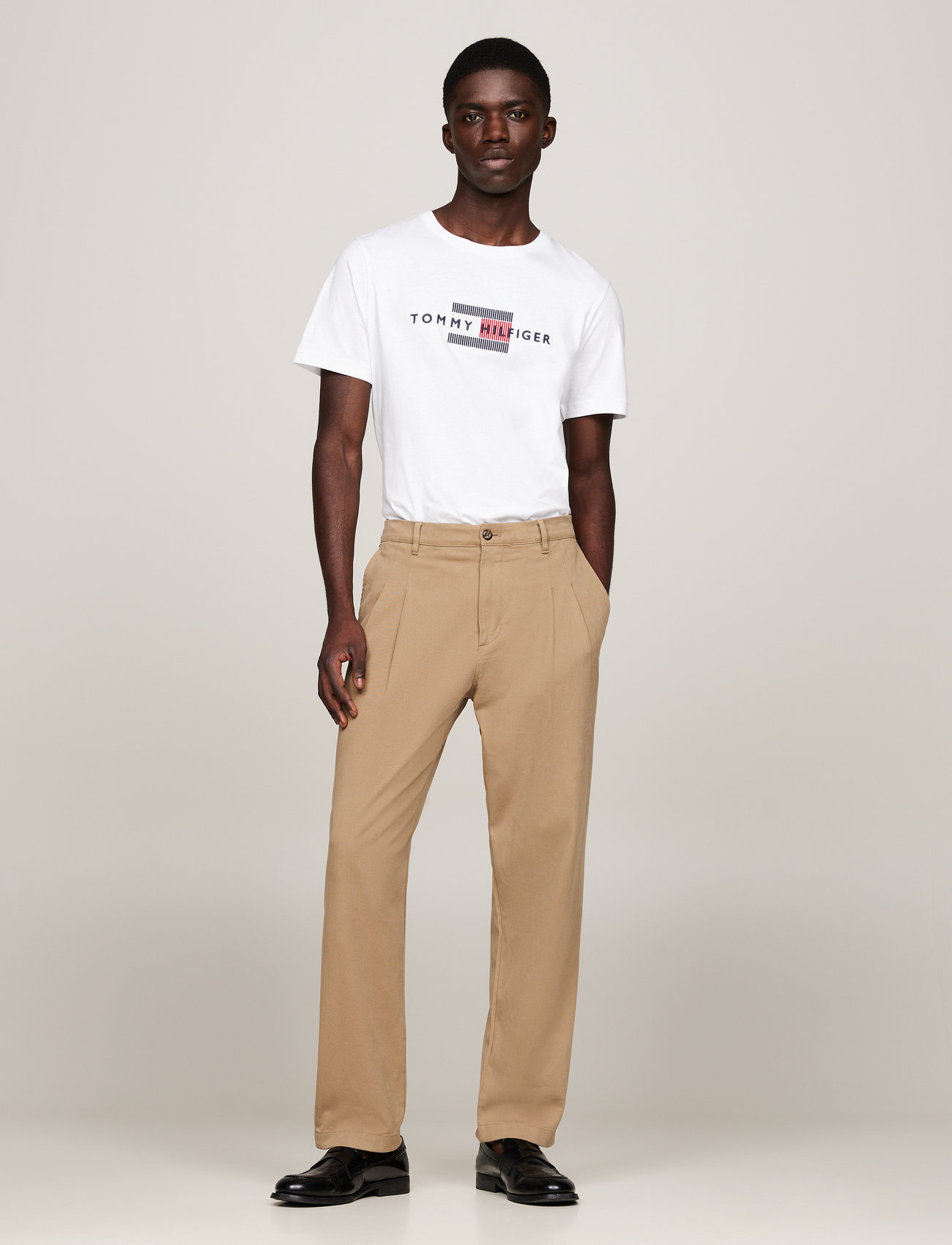 Tommy Hilfiger - HILFIGER FLAG EMBRO TEE - white - 3
