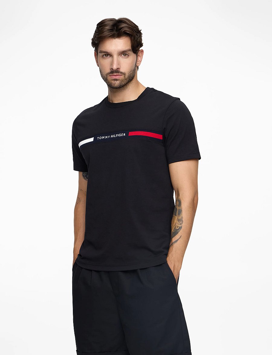 Tommy Hilfiger - HILFIGER CHEST INSERT TEE - kurzärmelige t-shirts - black - 0