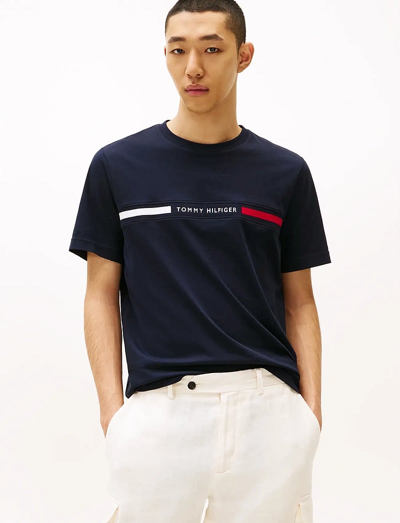 Tommy Hilfiger - HILFIGER CHEST INSERT TEE - kortärmade t-shirts - desert sky - 0