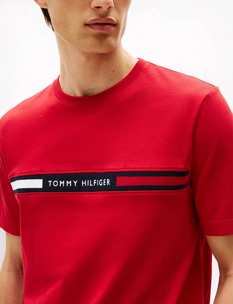 Tommy Hilfiger - HILFIGER CHEST INSERT TEE - kortärmade t-shirts - medium red - 4