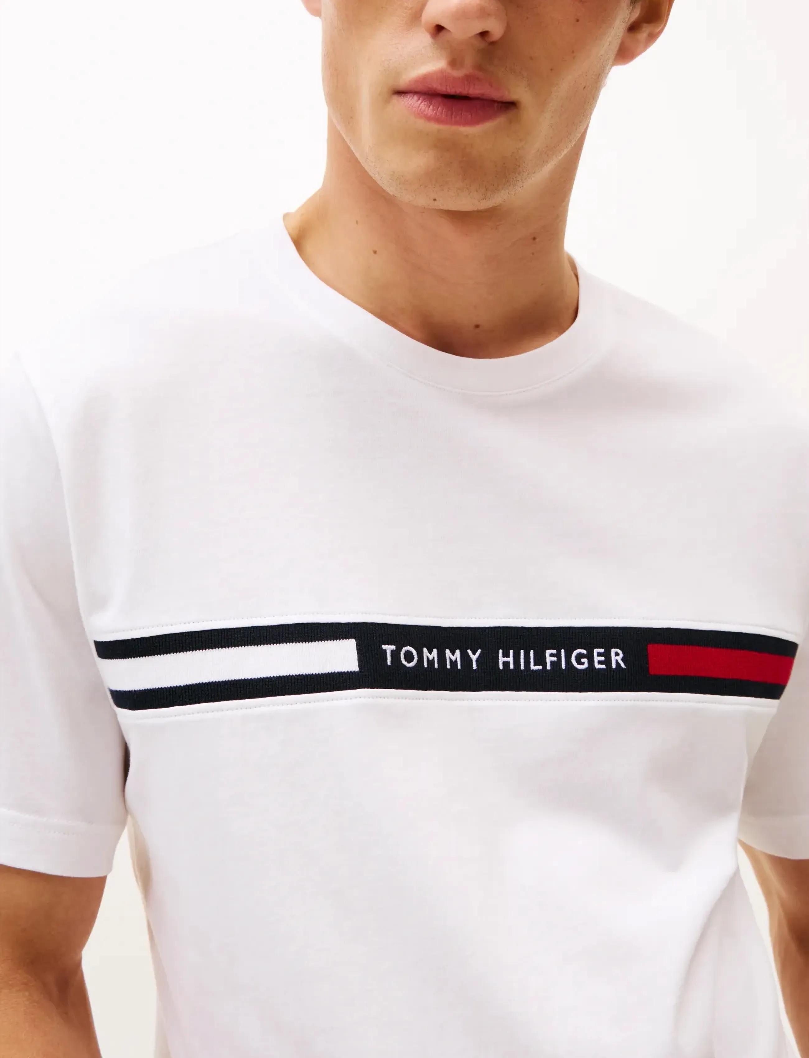 Tommy Hilfiger - HILFIGER CHEST INSERT TEE - lühikeste varrukatega t-särgid - white - 5
