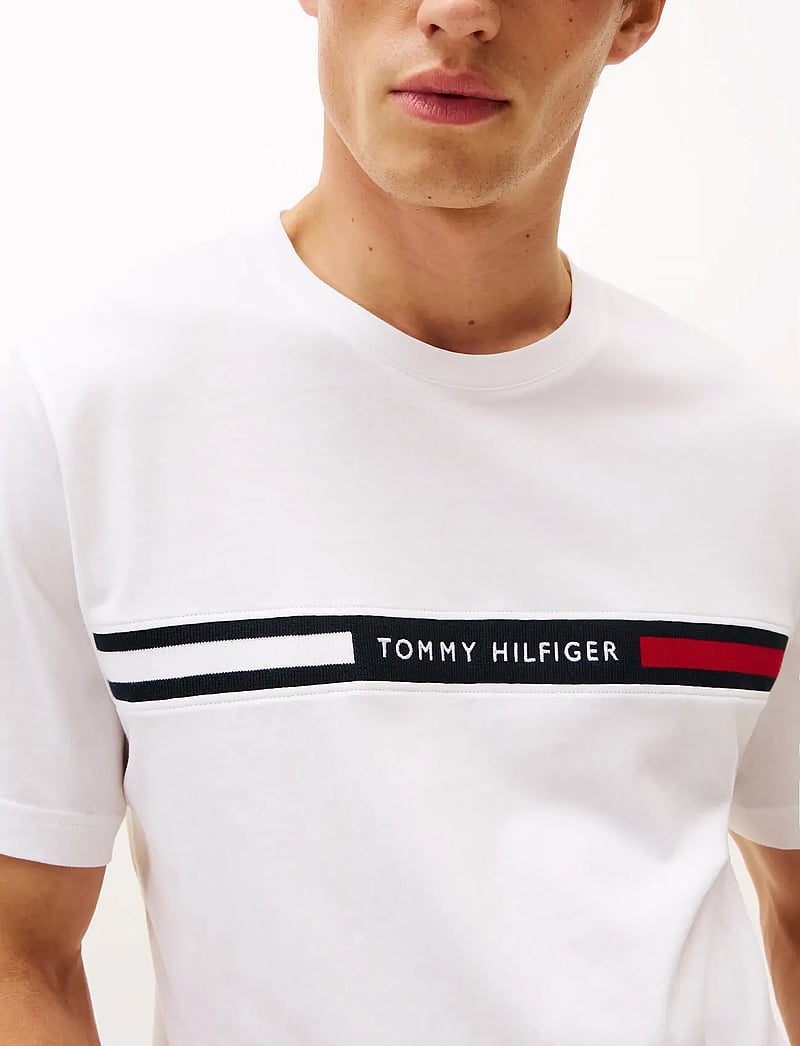 Tommy Hilfiger - HILFIGER CHEST INSERT TEE - lühikeste varrukatega t-särgid - white - 4