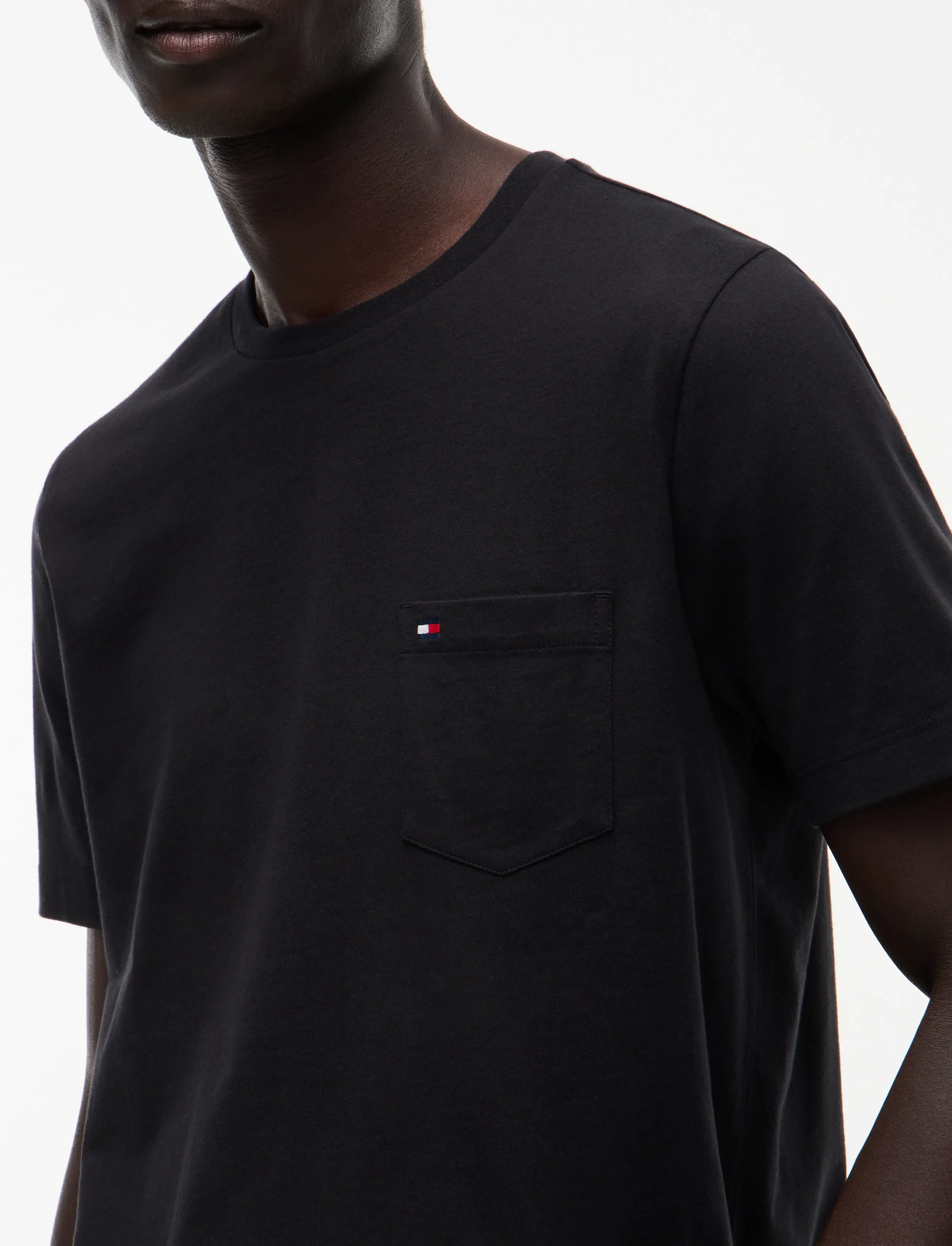 Tommy Hilfiger - ESSENTIAL SOLID POCKET TEE - lühikeste varrukatega t-särgid - black - 4
