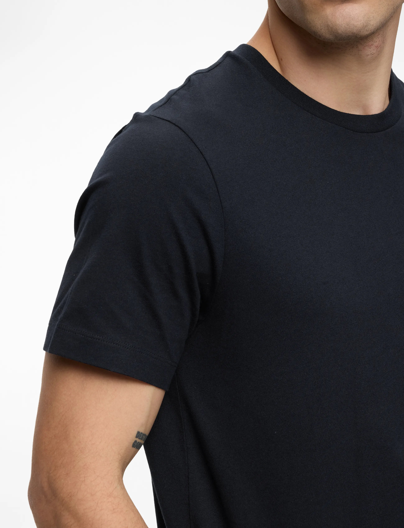 Tommy Hilfiger - ESSENTIAL SOLID POCKET TEE - höstkläder - desert sky - 5