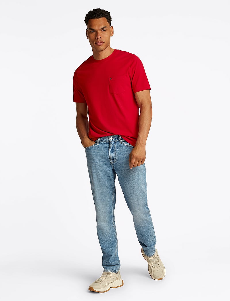 Tommy Hilfiger - ESSENTIAL SOLID POCKET TEE - lühikeste varrukatega t-särgid - medium red - 4