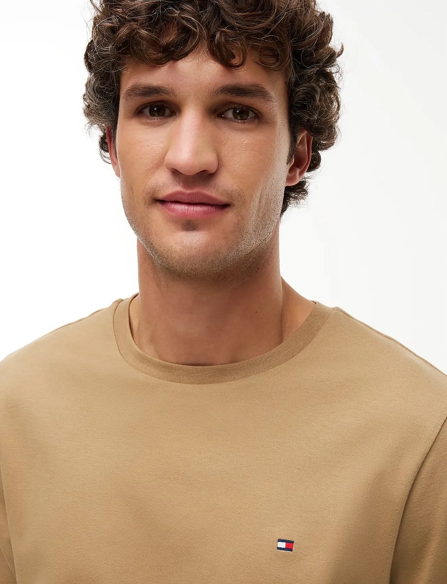 Tommy Hilfiger - LIGHT INTERLOCK TEE - kortärmade t-shirts - safari canvas - 3