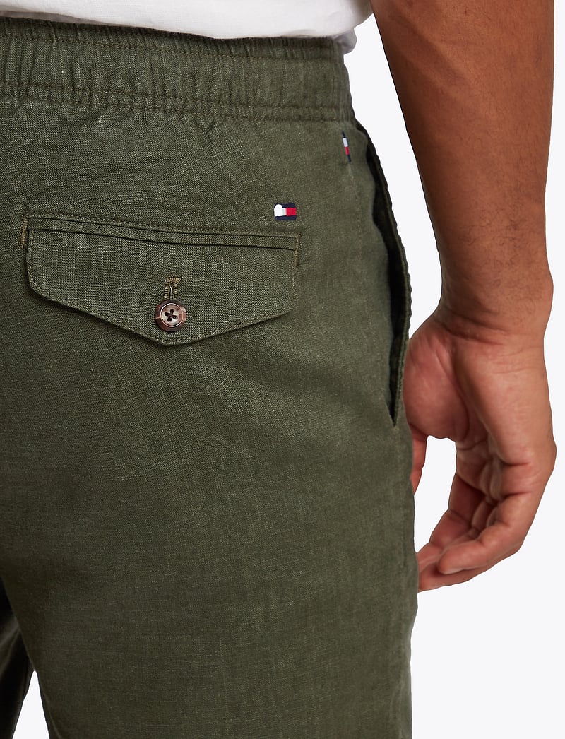 Tommy Hilfiger - HARLEM PO LINEN SHORT - linen shorts - army green - 2