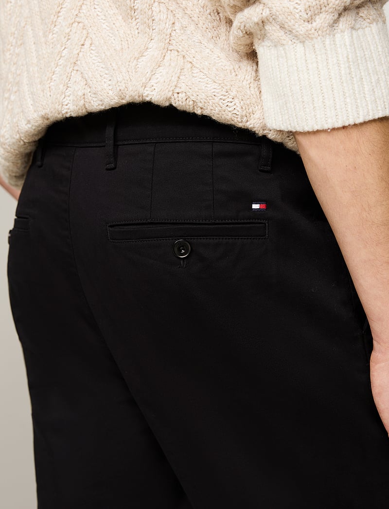 Tommy Hilfiger - DENTON CHINO SATIN - chinos - black - 2