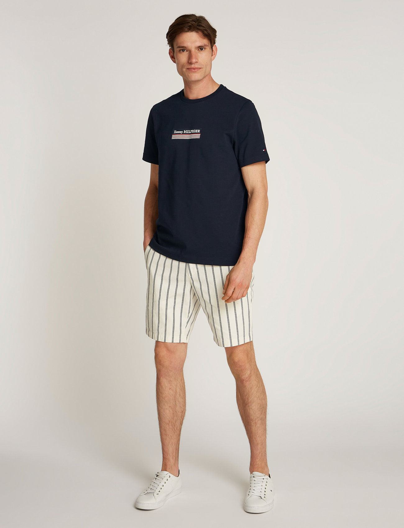 Tommy Hilfiger - HILFIGER BOX TEE - kortærmede t-shirts - desert sky - 0