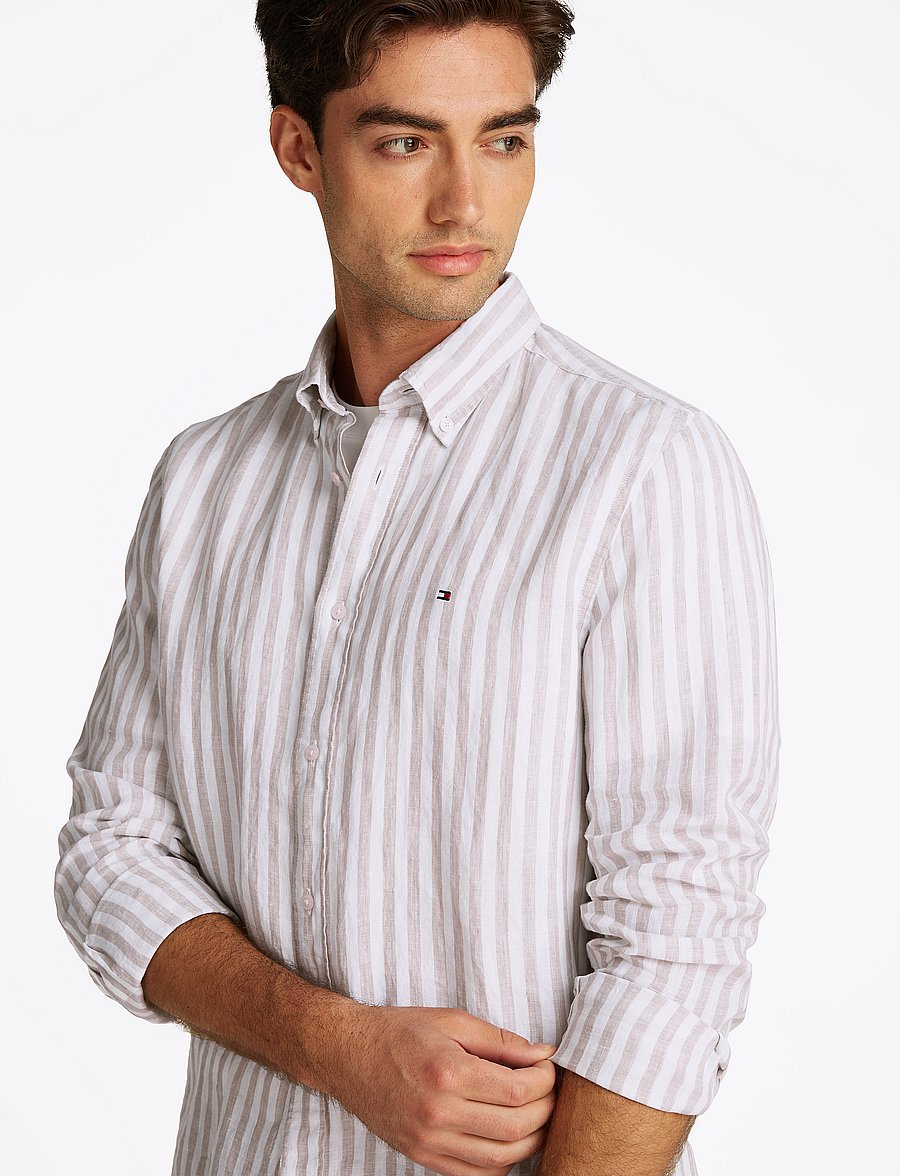 Tommy Hilfiger - LINEN ESSENTIAL STRIPE RF SHIRT - randiga skjortor - sandalwood / optic white - 4