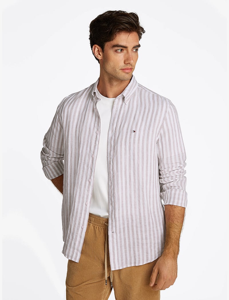 Tommy Hilfiger - LINEN ESSENTIAL STRIPE RF SHIRT - basic skjortor - sandalwood / optic white - 5