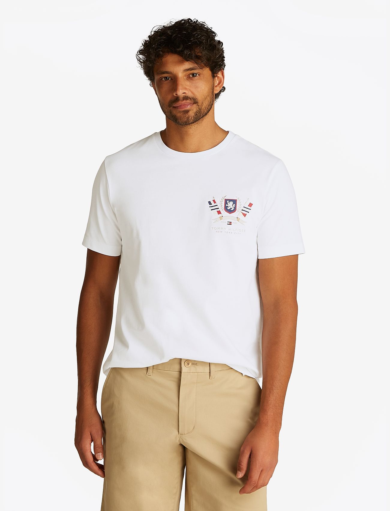 Tommy Hilfiger - HILFIGER COLOUR CREST TEE - kortærmede t-shirts - white - 0