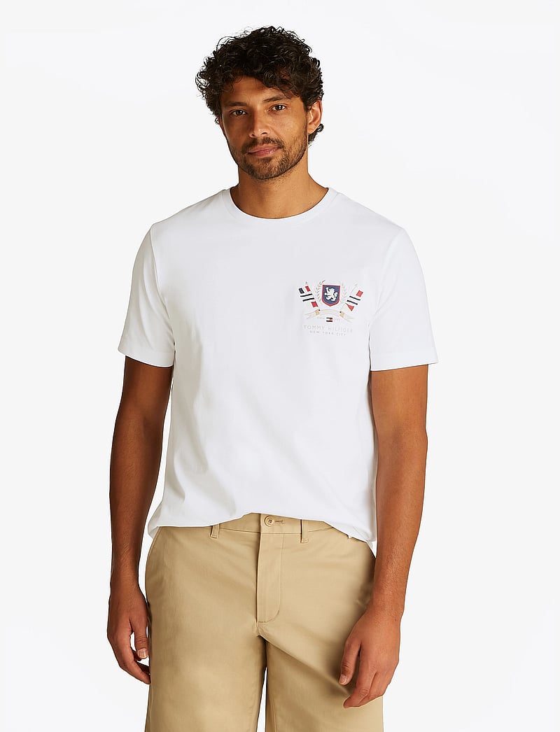 Tommy Hilfiger - HILFIGER COLOUR CREST TEE - kortærmede t-shirts - white - 0