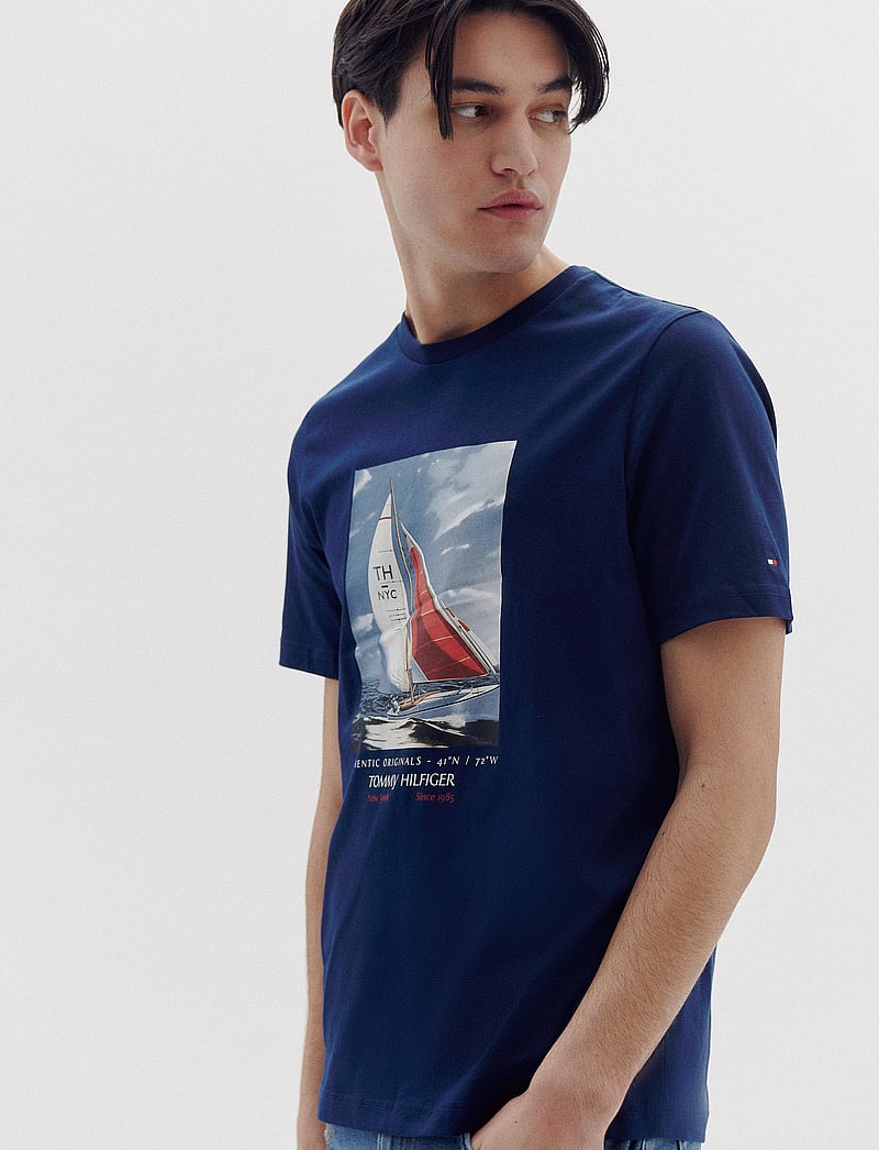 Tommy Hilfiger - HILFIGER COLOR PHOTO PRINT TEE - lühikeste varrukatega t-särgid - night sky - 0
