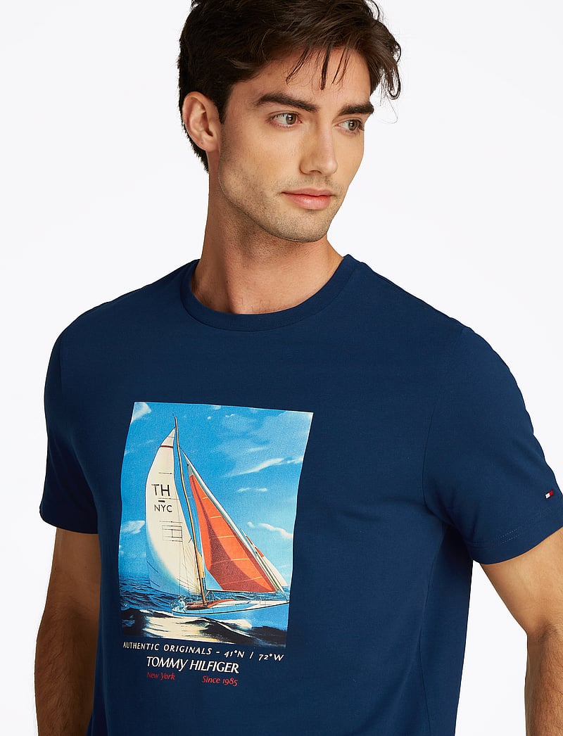 Tommy Hilfiger - HILFIGER COLOR PHOTO PRINT TEE - lühikeste varrukatega t-särgid - night sky - 4