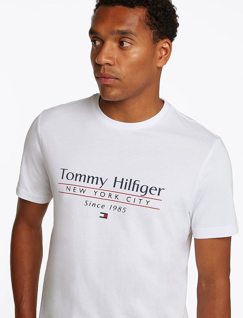 Tommy Hilfiger - HILFIGER CENTER STACK TEE - kortærmede t-shirts - white - 4