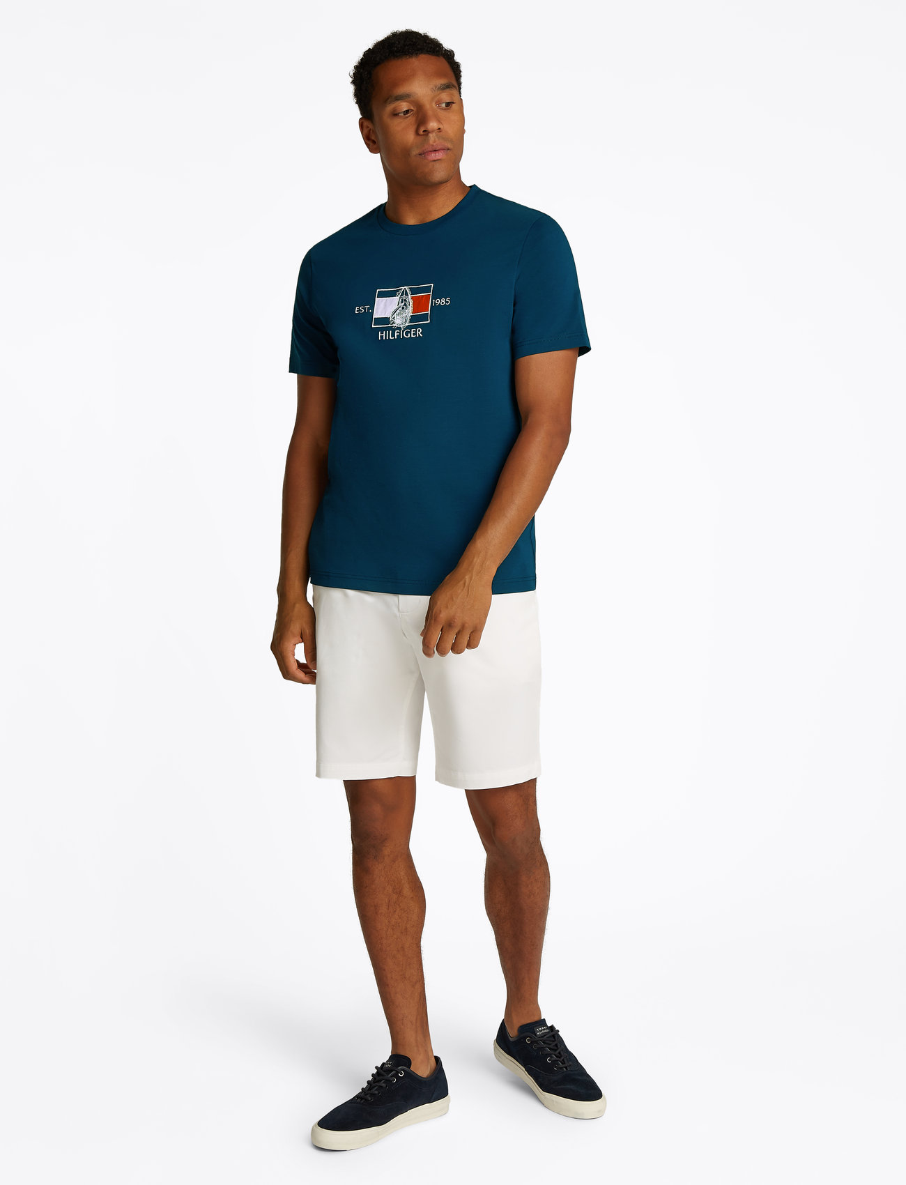 Tommy Hilfiger - HILFIGER FLAG SAILING TEE - kortärmade t-shirts - night sky - 0