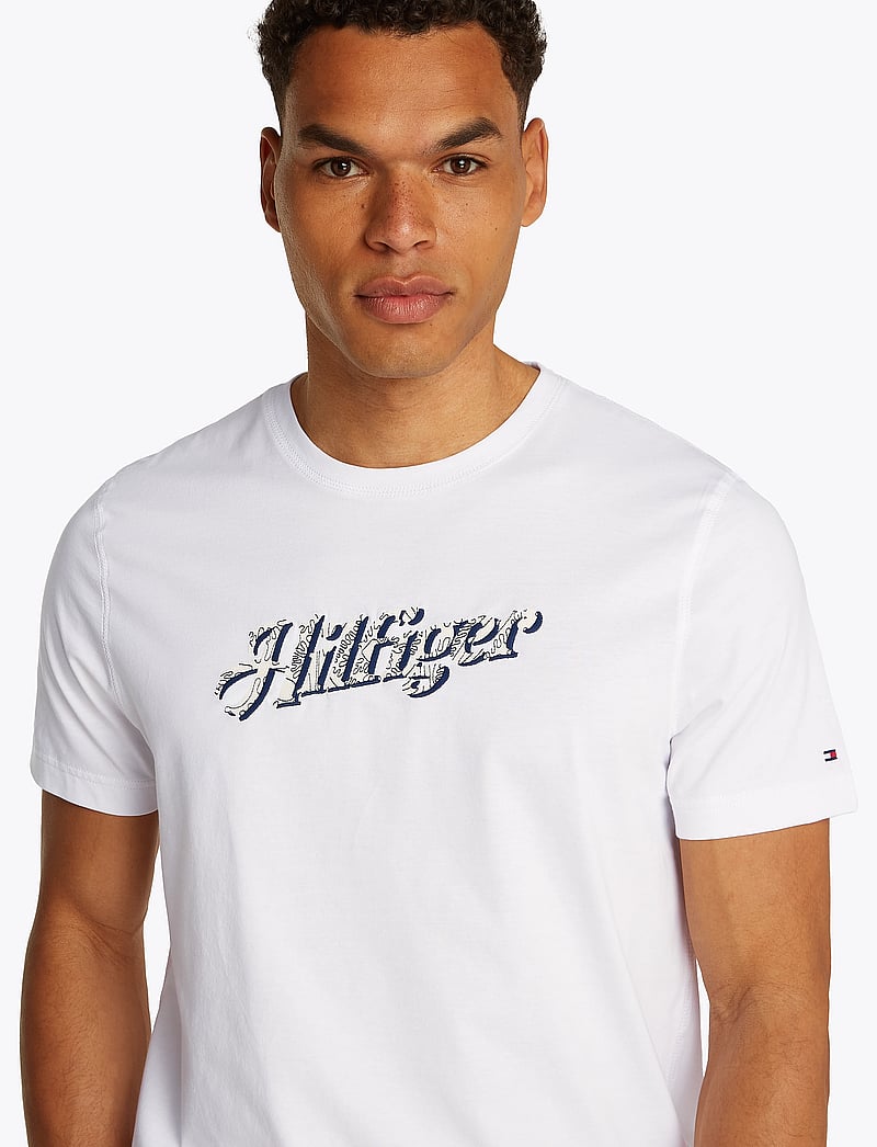 Tommy Hilfiger - HILFIGER SUMMER SCRIPT TEE - kortærmede t-shirts - white - 3