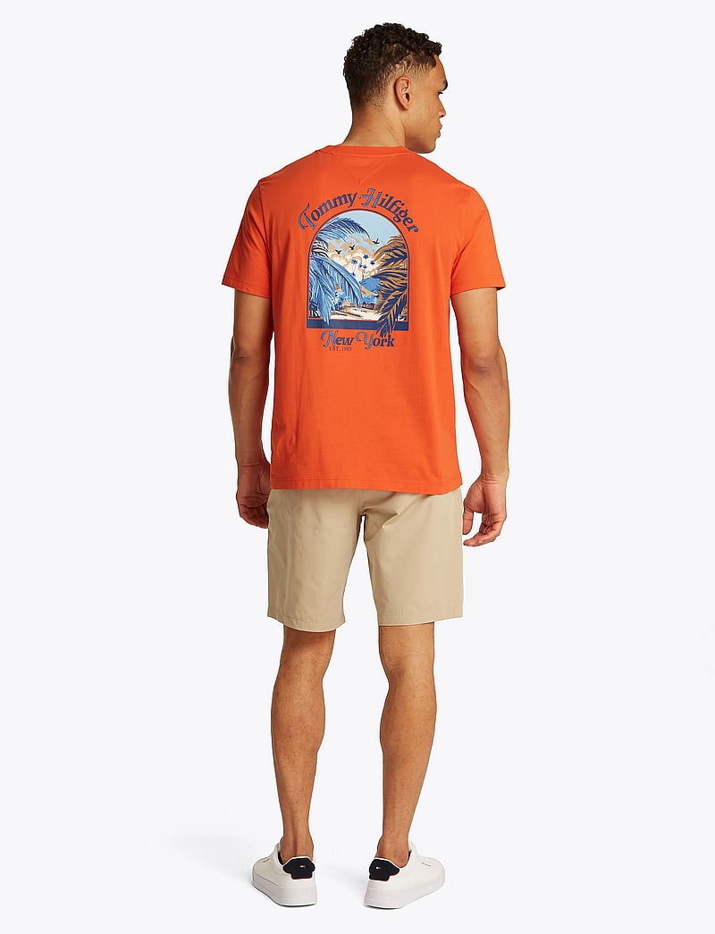 Tommy Hilfiger - HILFIGER SUMMER PHOTO TEE - kortärmade t-shirts - brilliant orange - 1