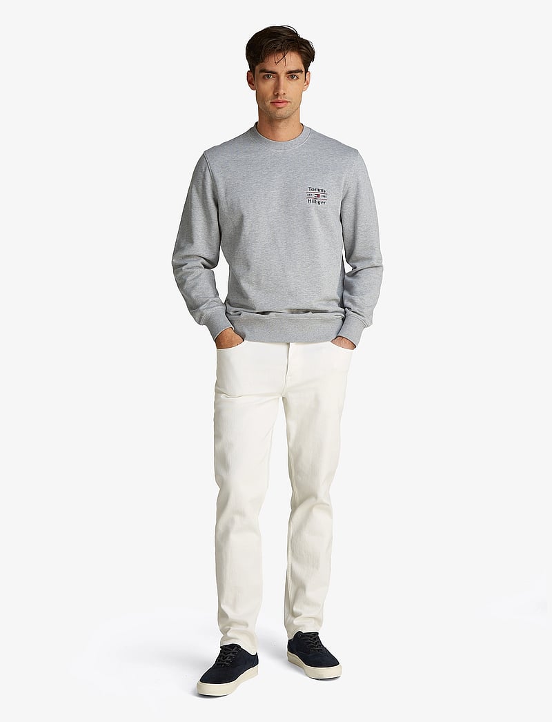 Tommy Hilfiger - HILFIGER STACK SWEATSHIRT - shoppa efter tillfälle - grey heather bc04 vol32 - 0