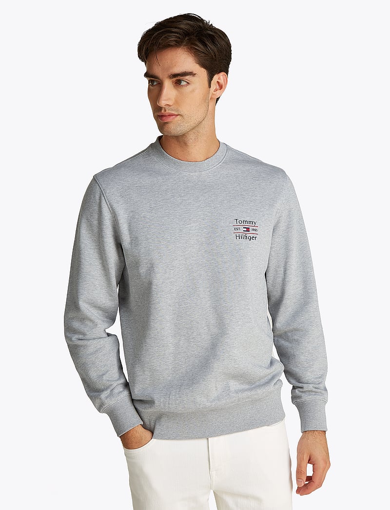Tommy Hilfiger - HILFIGER STACK SWEATSHIRT - shoppa efter tillfälle - grey heather bc04 vol32 - 4
