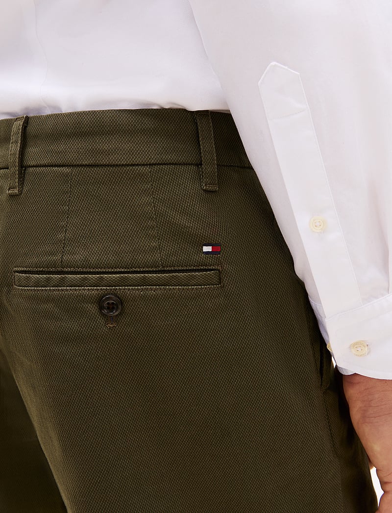 Tommy Hilfiger - HARLEM PRINTED STRUCTURE SHORT - casual shorts - army green - 2