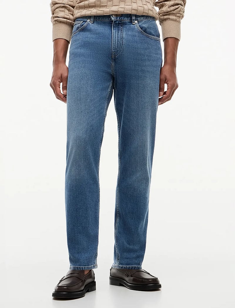 Tommy Hilfiger - CORE HARLEM STONE BLUE - regular piegriezuma džinsa bikses - stone blue - 0