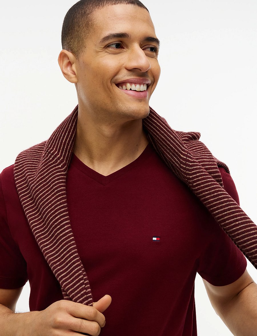 Tommy Hilfiger - ESSENTIAL V-NECK TEE - v-neck t-shirts - burgundy - 3