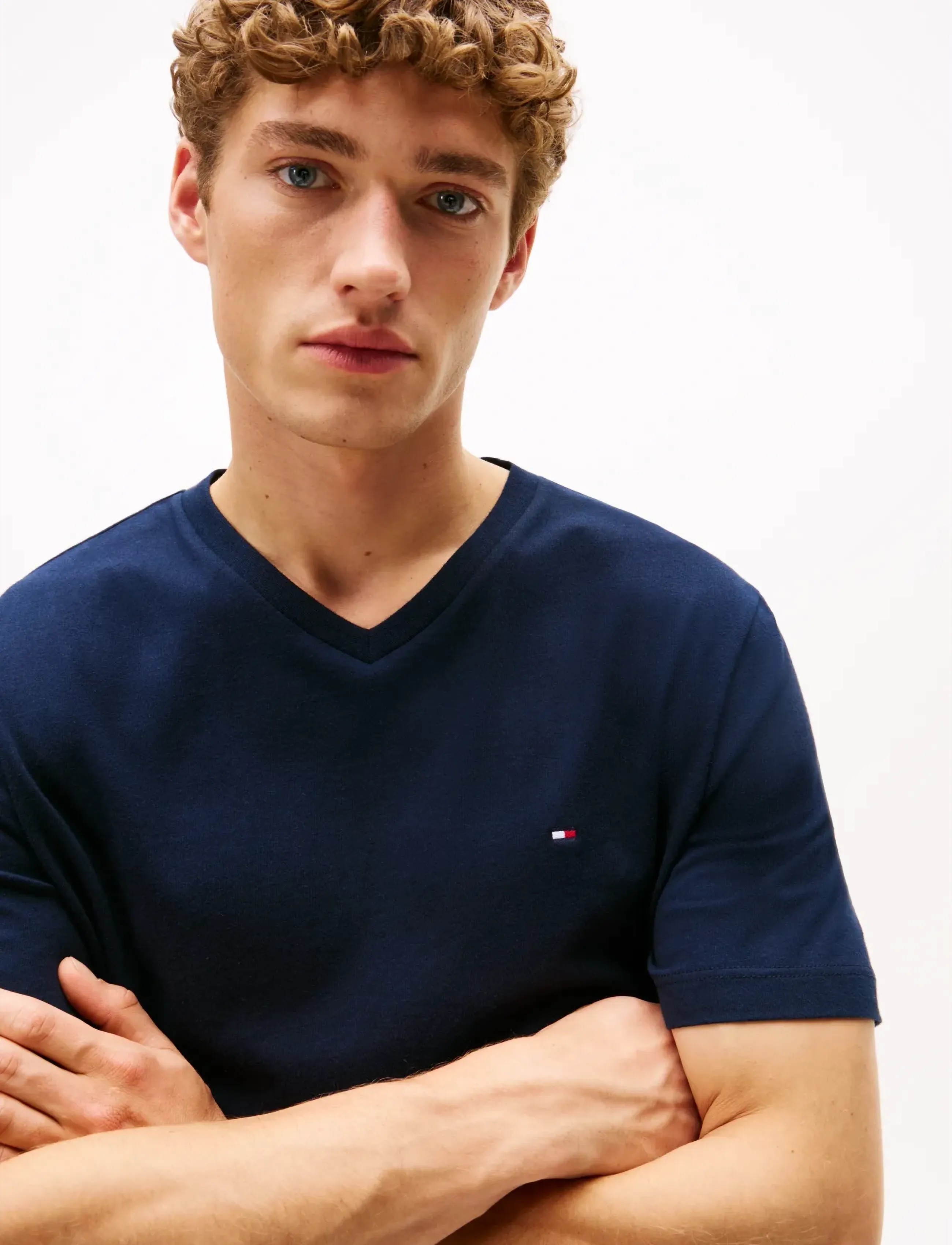TOMMY HILFIGER Essential V-Neck Tee t-shirts - bas herr – bild 5