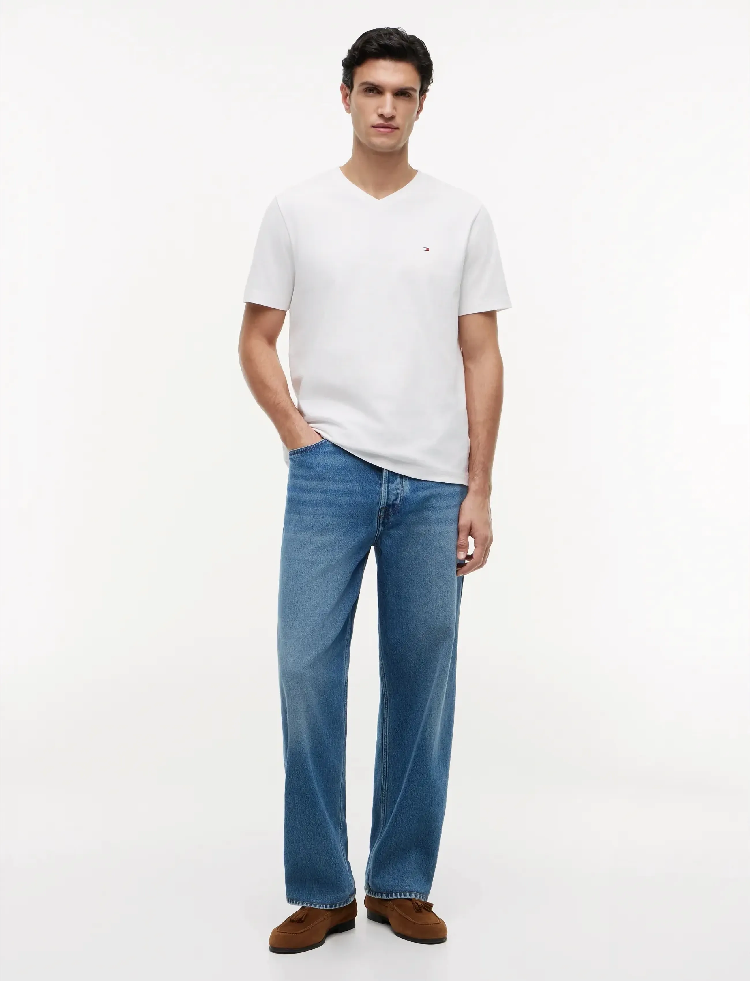 Essential V-Neck Tee 4