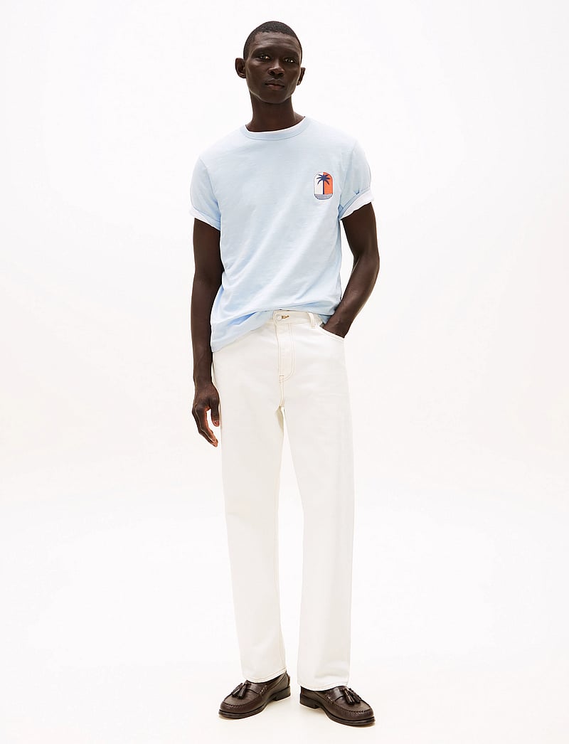 Tommy Hilfiger - PALM TREE LABEL TEE - kortärmade t-shirts - breezy blue - 2