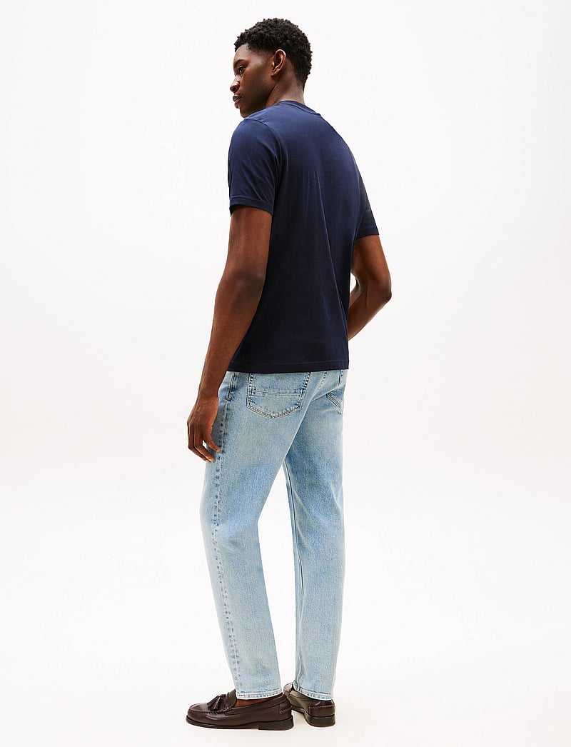 Tommy Hilfiger - HILFIGER STACK TEE - kortärmade t-shirts - desert sky - 3