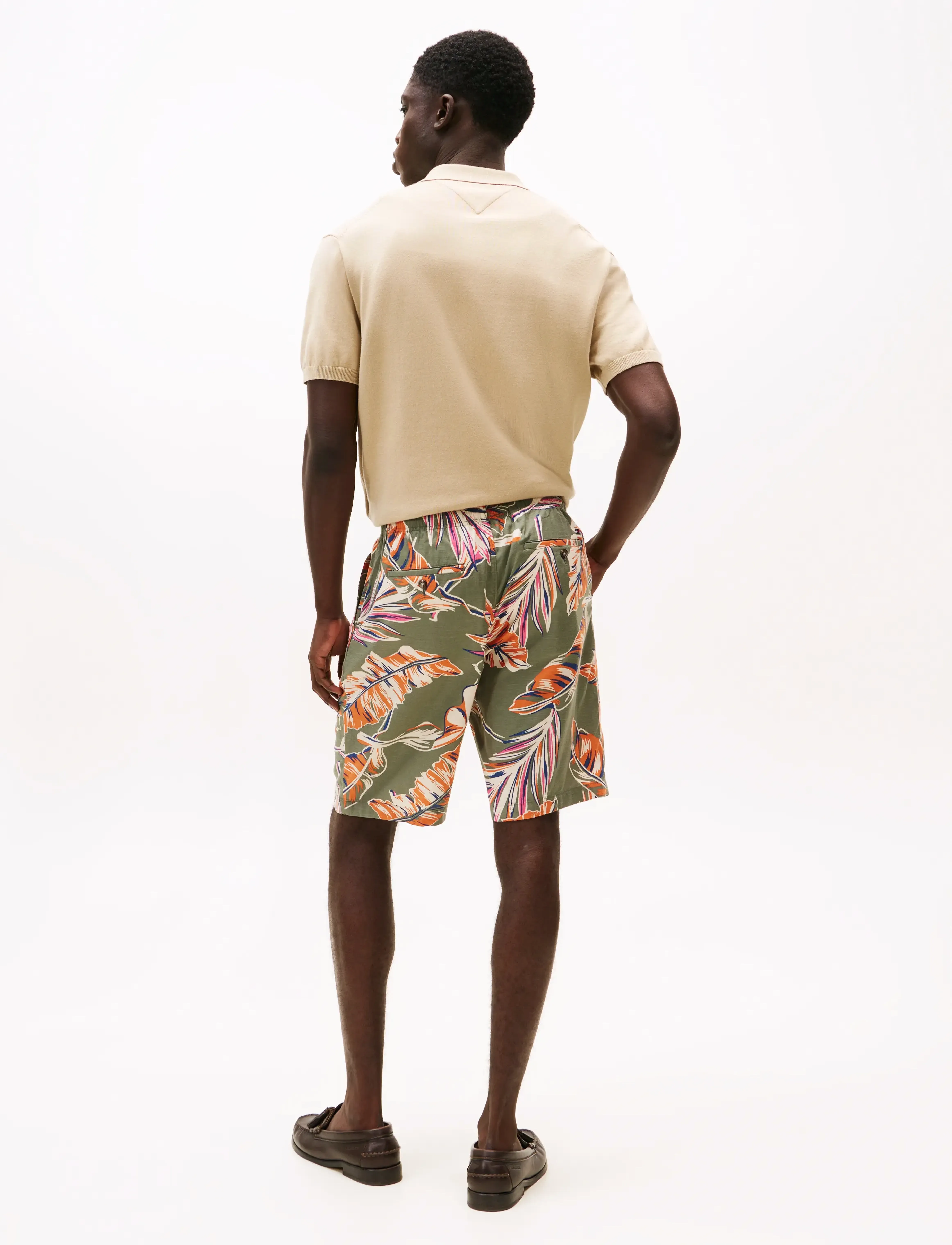 Tommy Hilfiger - MERCER 7IN CO LY BANANA LF SHORT - casual shorts - battle green allover - 2