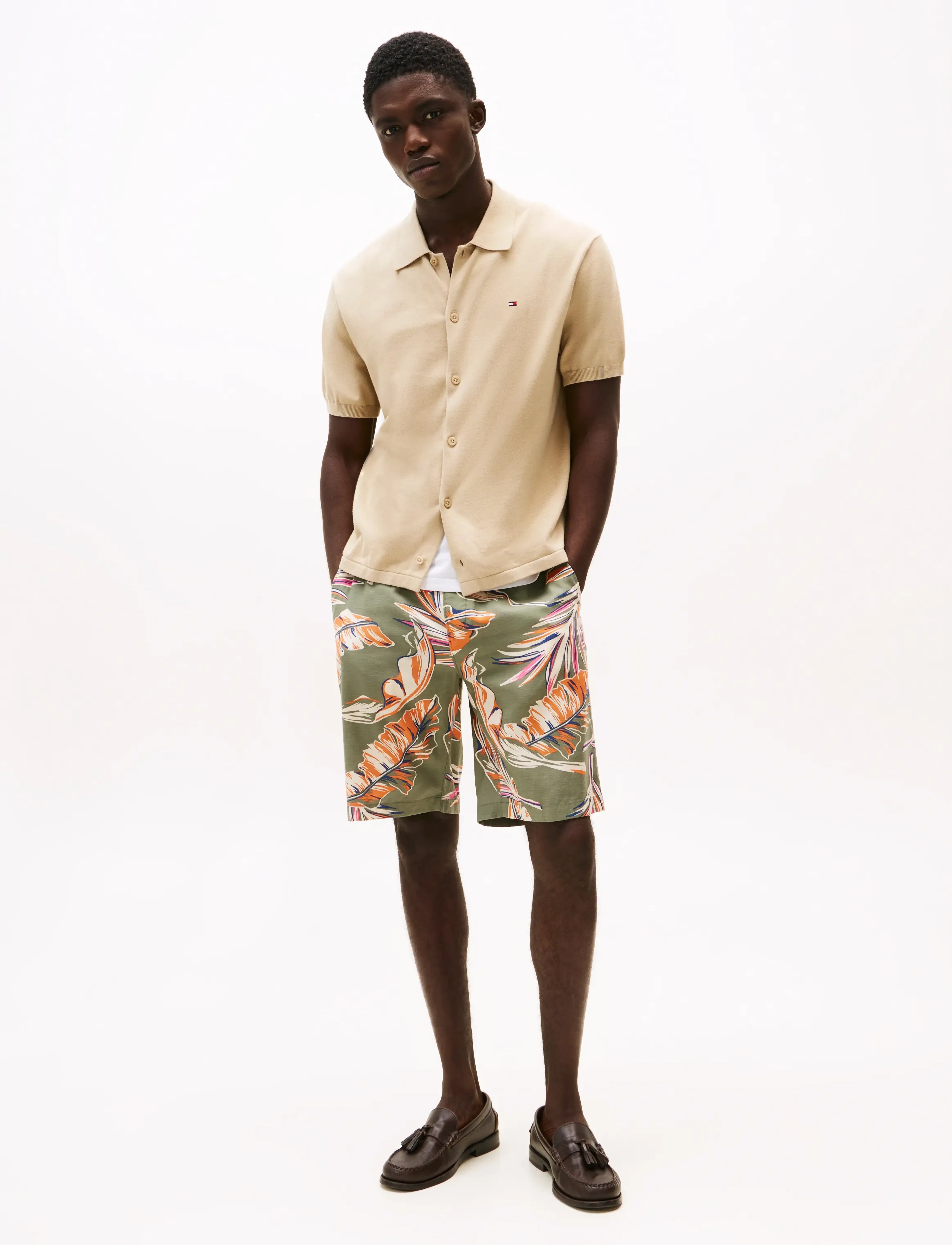 Tommy Hilfiger - MERCER 7IN CO LY BANANA LF SHORT - casual shorts - battle green allover - 3