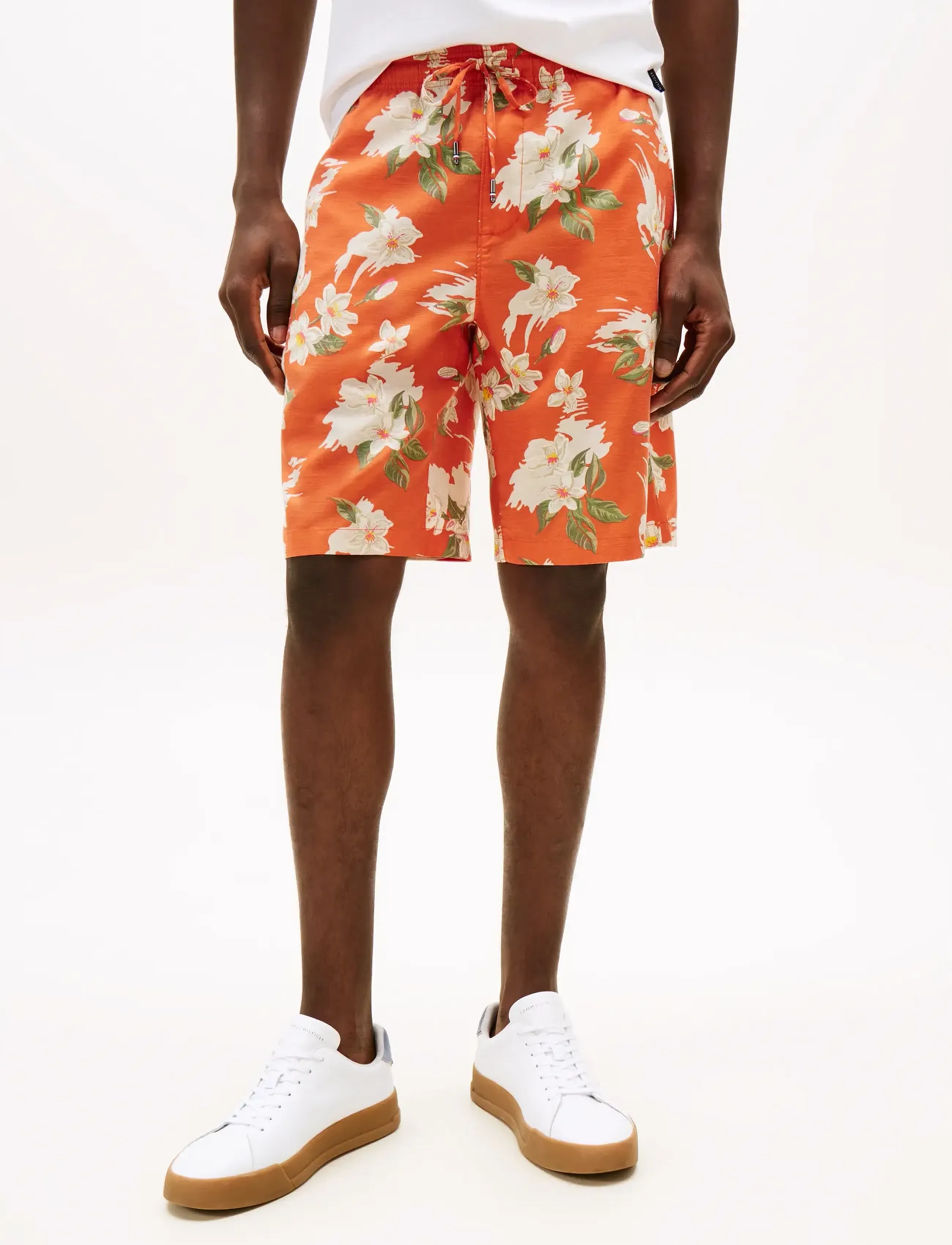 Tommy Hilfiger MERCER 7IN WASH CO LY FLRL SHORT - Tommy Hilfiger - BRILLIANT ORANGE / ALLOVER / orange