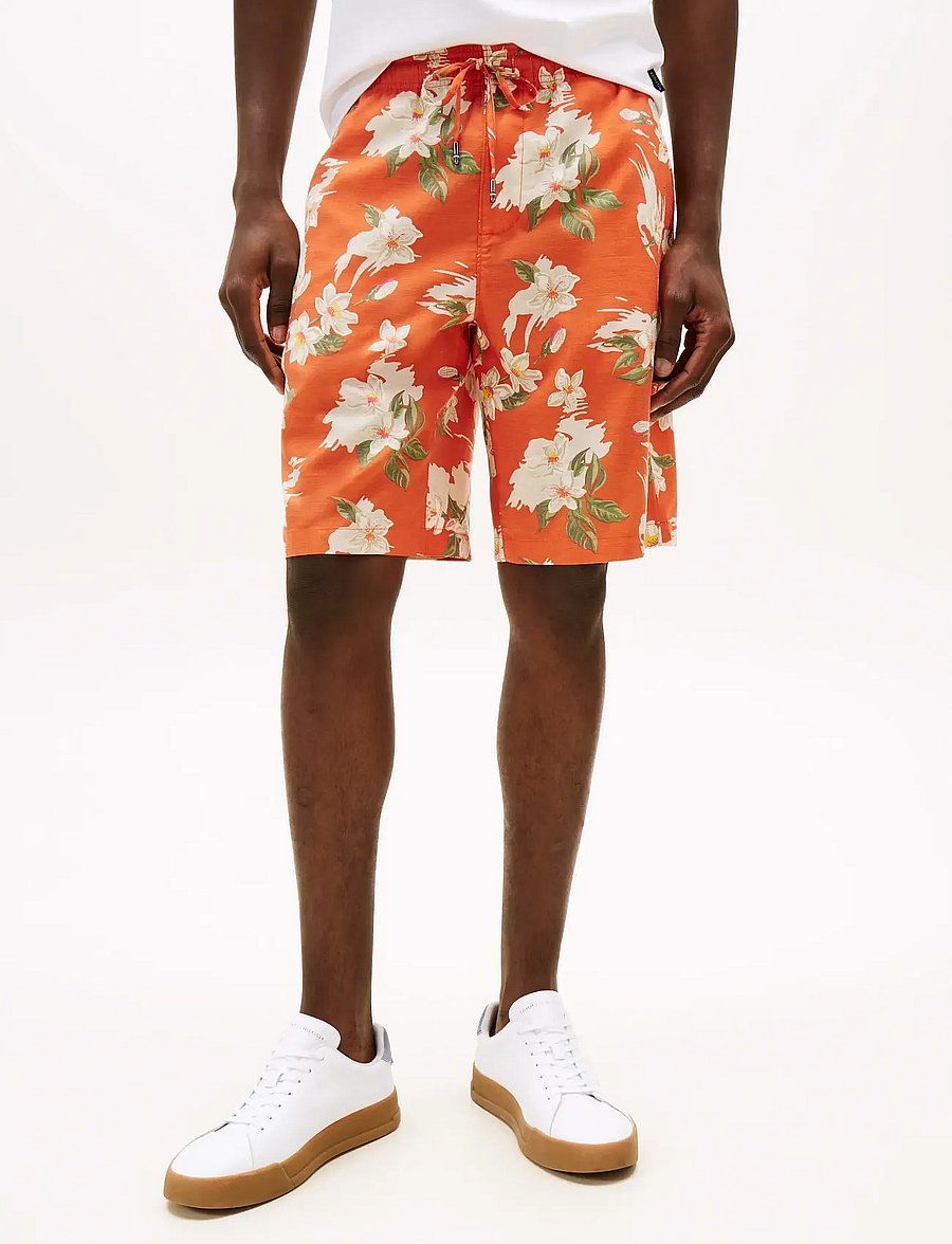 Tommy Hilfiger - MERCER 7IN WASH CO LY FLRL SHORT - casual shorts - brilliant orange / allover - 0