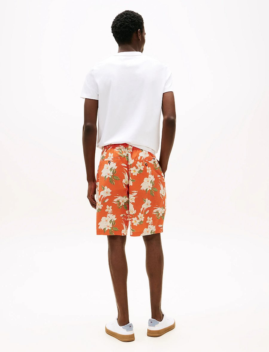 Tommy Hilfiger - MERCER 7IN WASH CO LY FLRL SHORT - casual shorts - brilliant orange / allover - 2