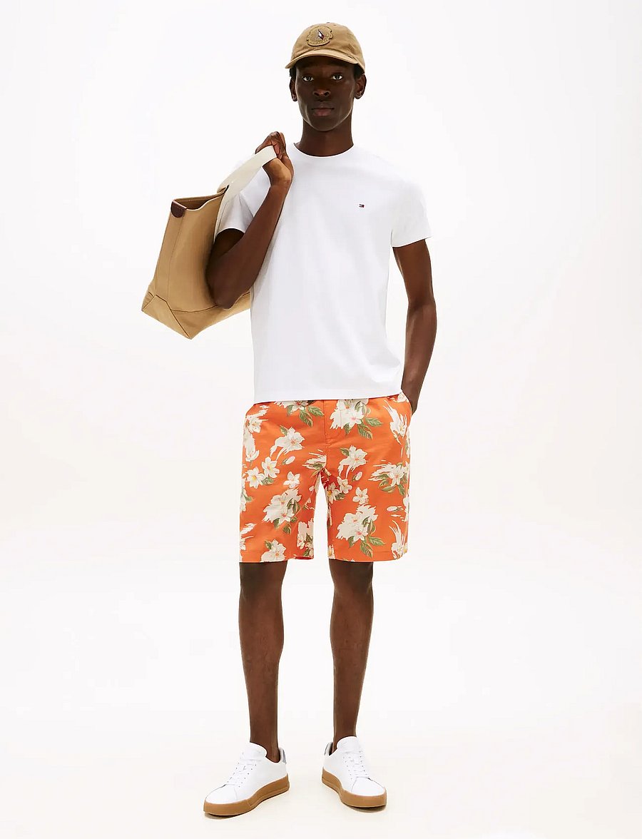 Tommy Hilfiger - MERCER 7IN WASH CO LY FLRL SHORT - casual shorts - brilliant orange / allover - 3