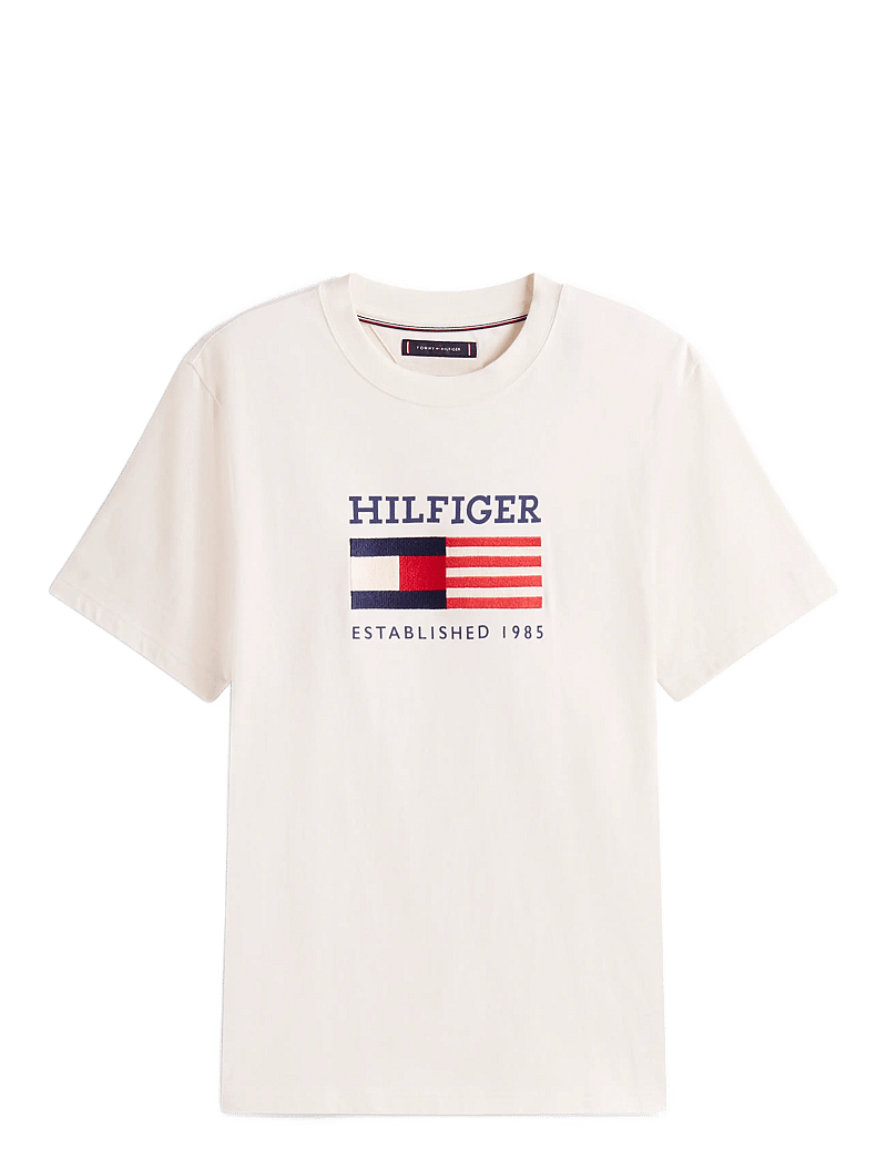 Tommy Hilfiger - AMERICANA MONOTYPE FLAG BOX TEE - kortärmade t-shirts - ivory petal - 1