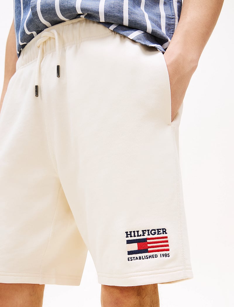 Tommy Hilfiger - AMERICANA SHORTS - sweat shorts - ivory petal - 4