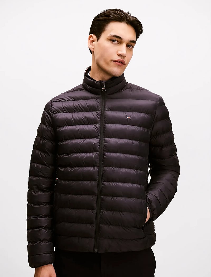 Tommy Hilfiger - CORE PACKABLE RECYCLED JACKET - gefütterte jacken - black - 0