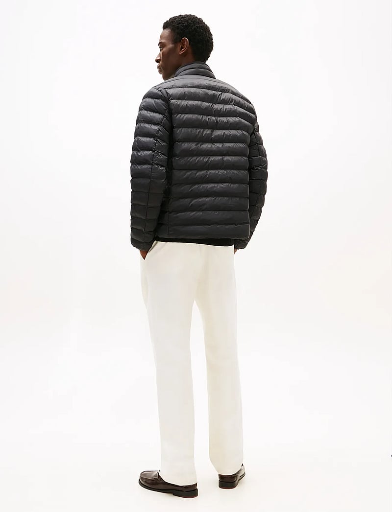 Tommy Hilfiger - CORE PACKABLE RECYCLED JACKET - gefütterte jacken - black - 4