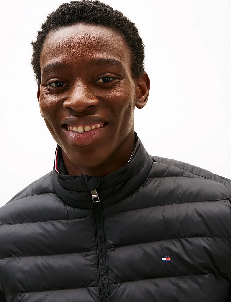 Tommy Hilfiger - CORE PACKABLE RECYCLED JACKET - gefütterte jacken - black - 5