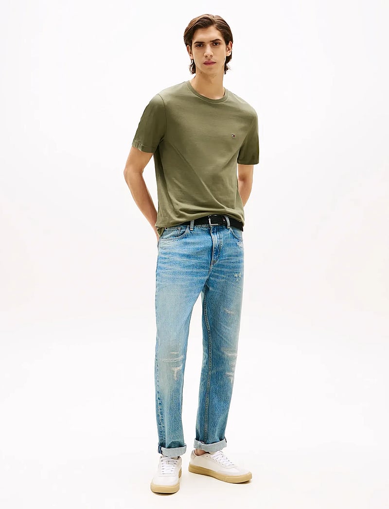 Tommy Hilfiger - ESS SEASONAL REG FIT SOLID TEE - short-sleeved t-shirts - battle green - 2