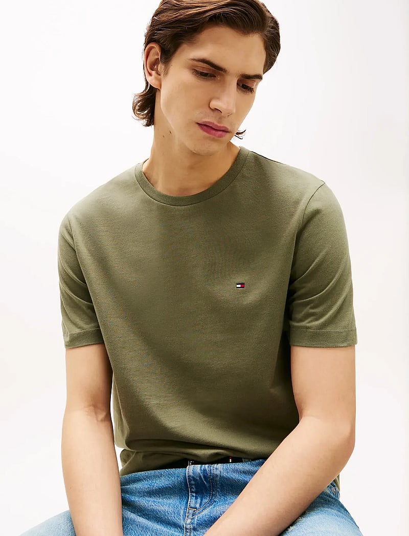 Tommy Hilfiger - ESS SEASONAL REG FIT SOLID TEE - short-sleeved t-shirts - battle green - 5