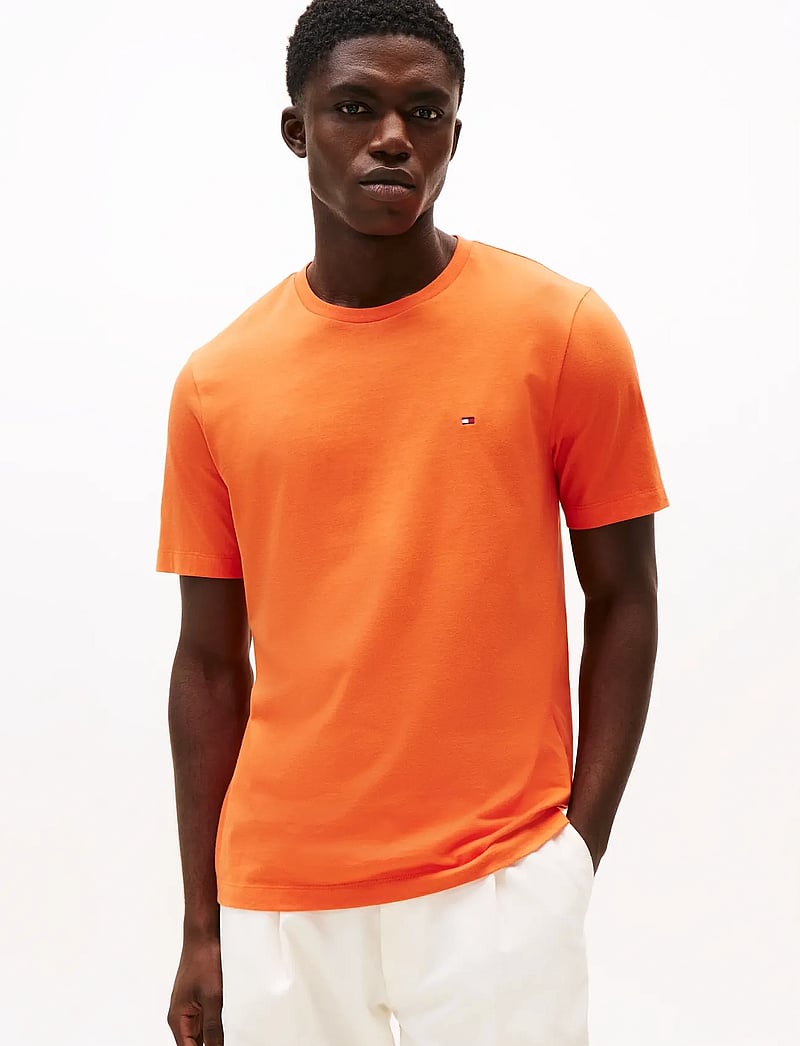Tommy Hilfiger - ESS SEASONAL REG FIT SOLID TEE - t-krekli ar īsām piedurknēm - brilliant orange - 0