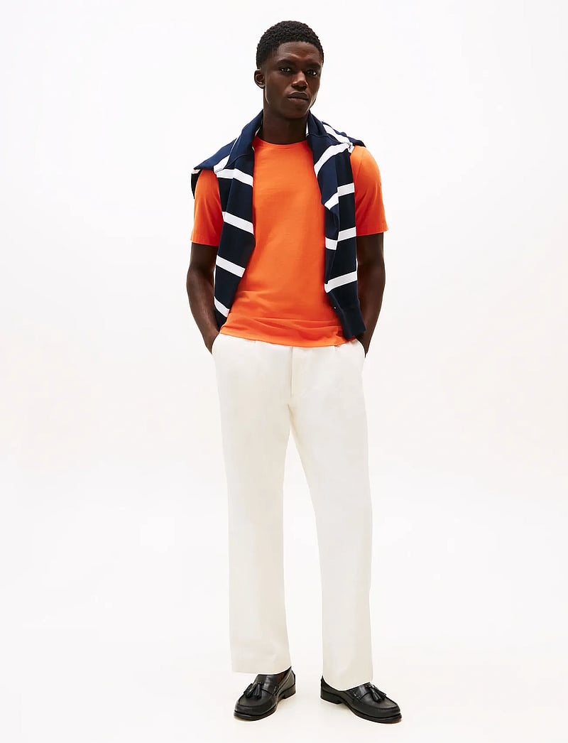 Tommy Hilfiger - ESS SEASONAL REG FIT SOLID TEE - t-krekli ar īsām piedurknēm - brilliant orange - 2