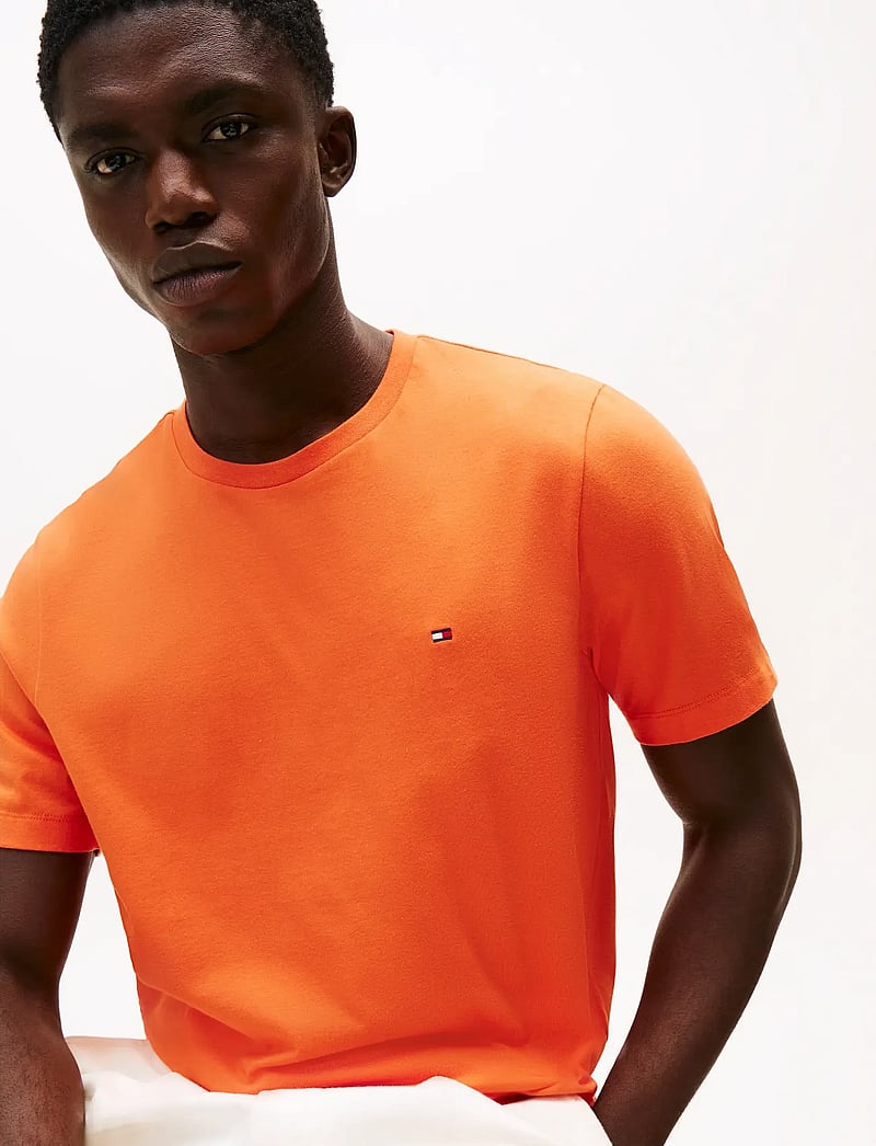 Tommy Hilfiger - ESS SEASONAL REG FIT SOLID TEE - t-krekli ar īsām piedurknēm - brilliant orange - 4