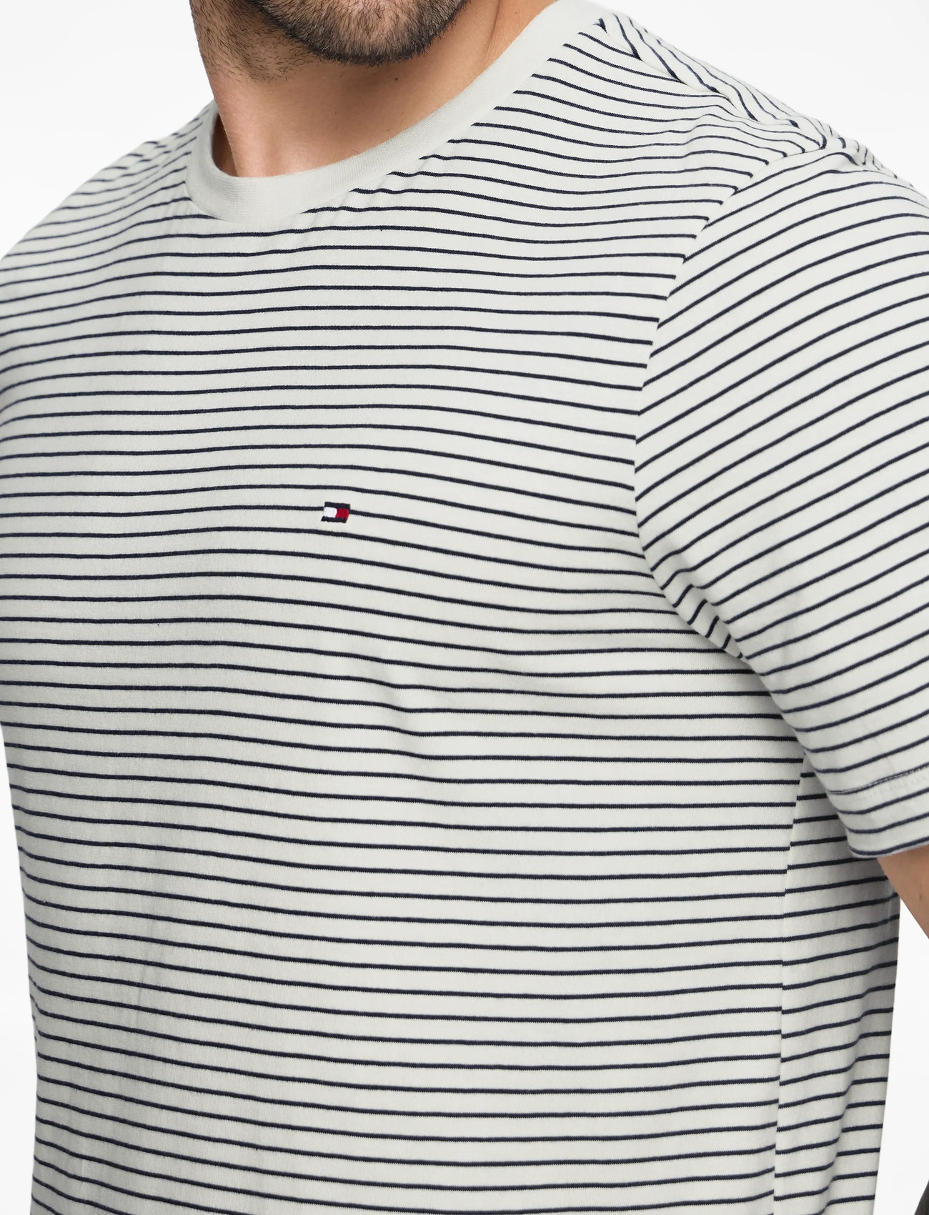 Tommy Hilfiger - ESS SEASONAL REG FIT SOLID TEE - kortærmede t-shirts - ivory petal/preppy navy - 5
